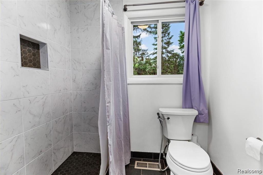 2247 West Maple Road Birmingham, MI 48009 - Photo 19 of 22