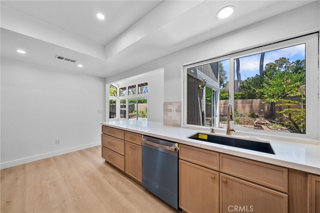 33 Rainbow Irvine, CA 92603 - Photo 4 of 45
