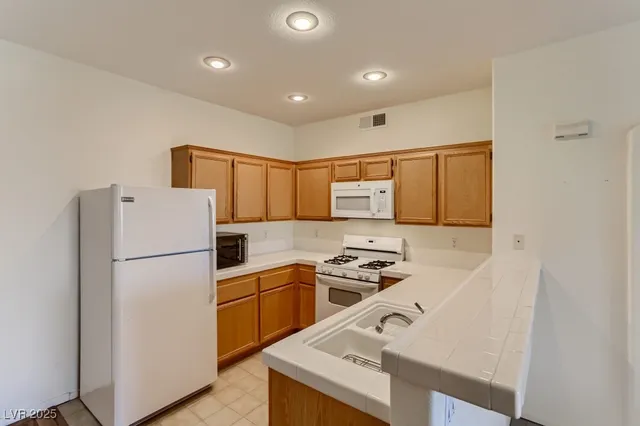 $1,250 | 2201 Ramsgate Drive, Unit 1122, Henderson, NV 89074