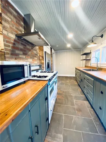 $185,000 | 715 Pine Street, Sweet Springs, MO 65351