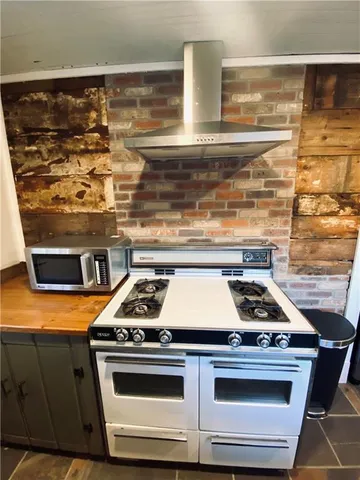 $185,000 | 715 Pine Street, Sweet Springs, MO 65351