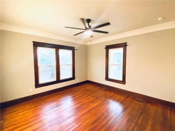 $180,000 | 715 Pine Street, Sweet Springs, MO 65351