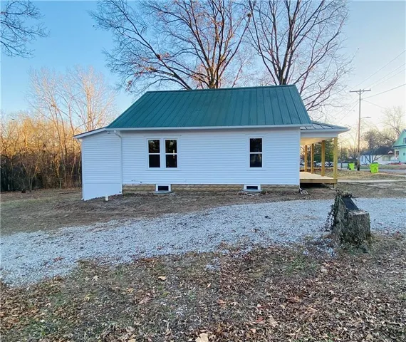 $185,000 | 715 Pine Street, Sweet Springs, MO 65351