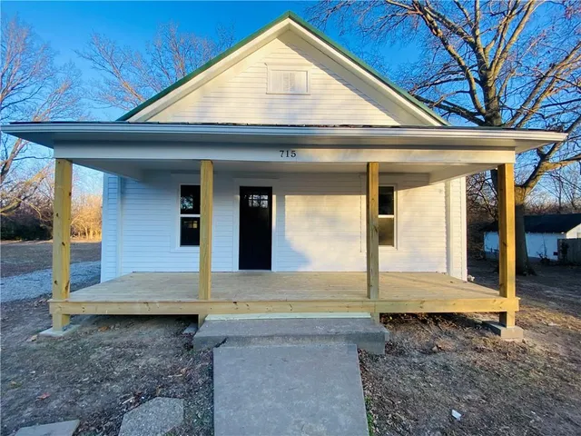 $185,000 | 715 Pine Street, Sweet Springs, MO 65351