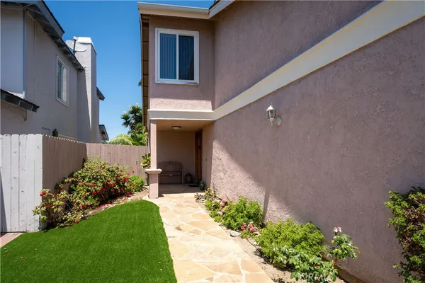 $1,399,999 | 1106 Ridgecrest Circle, Costa Mesa, CA 92627