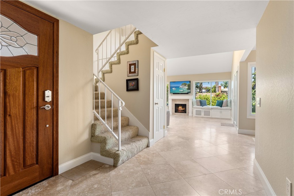 1106 Ridgecrest Circle Costa Mesa, CA 92627 - Photo 4 of 31 a view of entryway