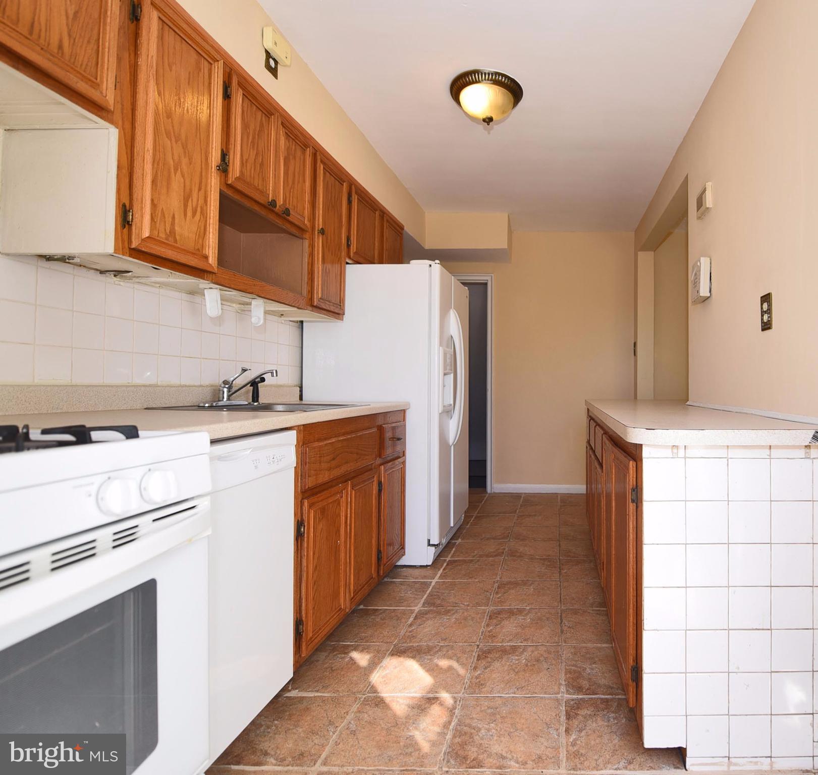 917 Coleridge Road Baltimore, MD 21229 - Photo 11 of 29 Kitchen
