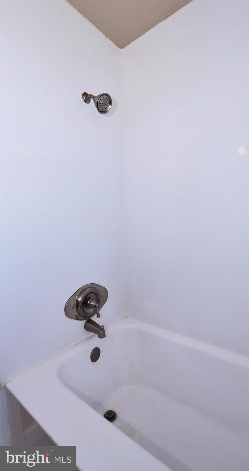 917 Coleridge Road Baltimore, MD 21229 - Photo 17 of 29 Bath