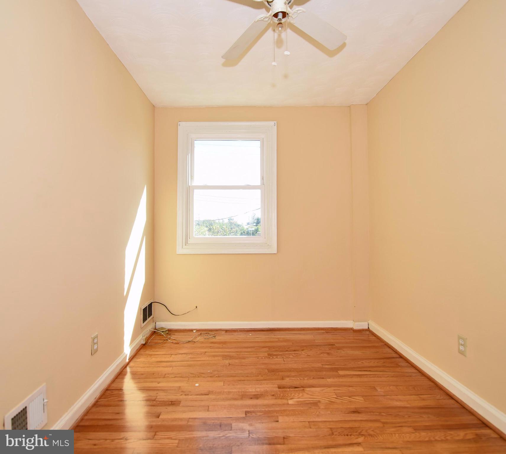 917 Coleridge Road Baltimore, MD 21229 - Photo 22 of 29 Bedroom 3