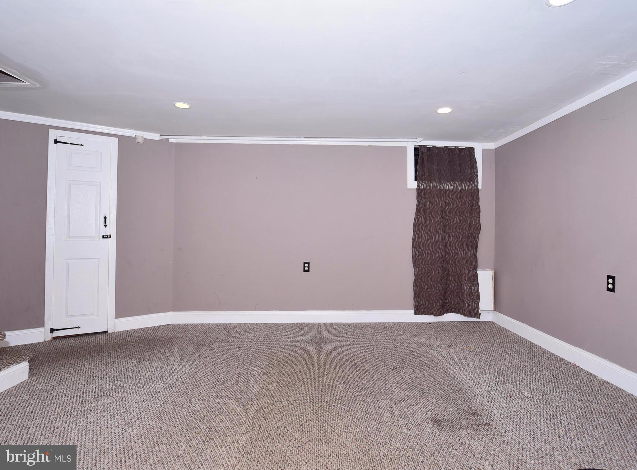 917 Coleridge Road Baltimore, MD 21229 - Photo 25 of 29 Family Room