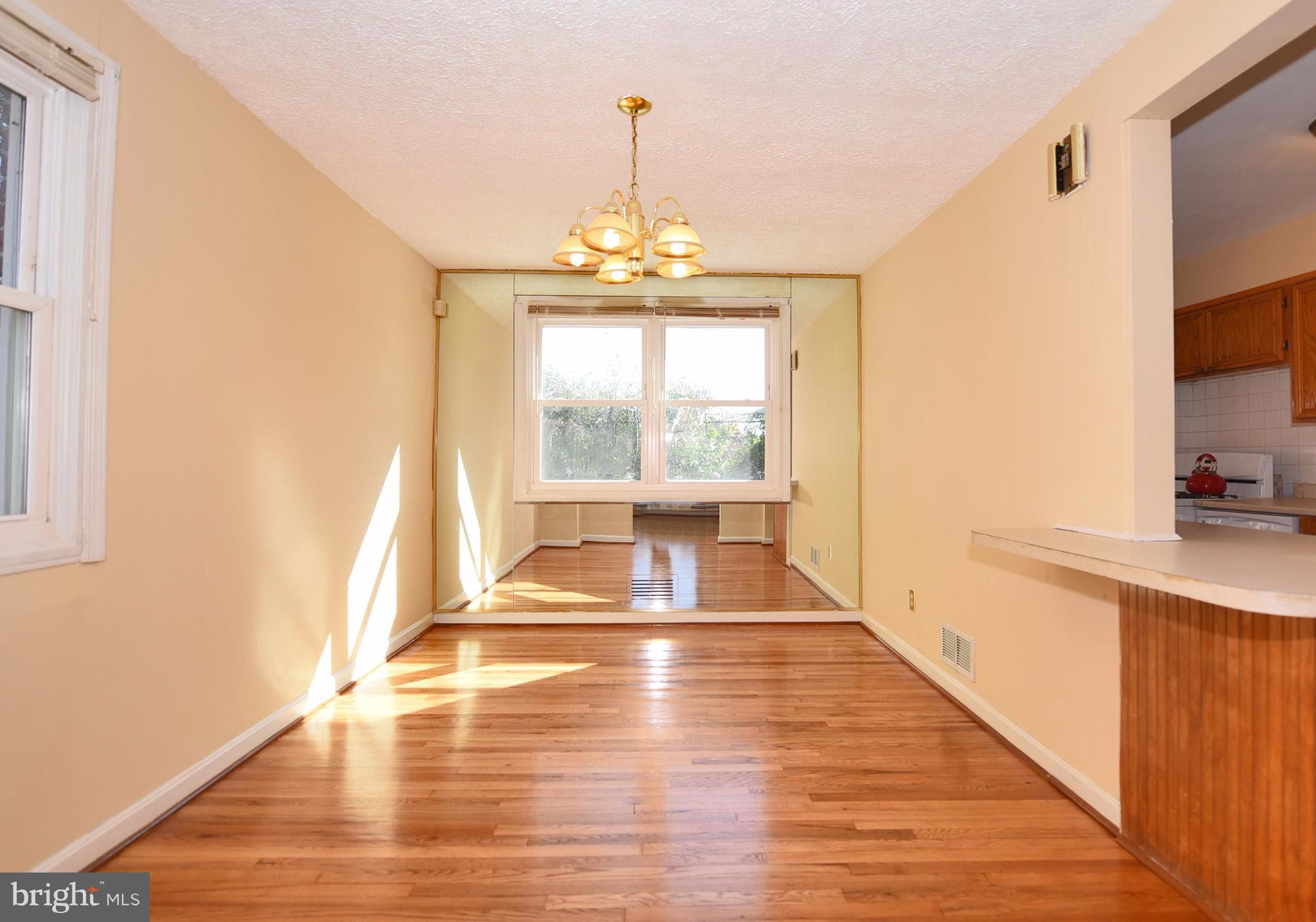 917 Coleridge Road Baltimore, MD 21229 - Photo 8 of 29 Dining Room