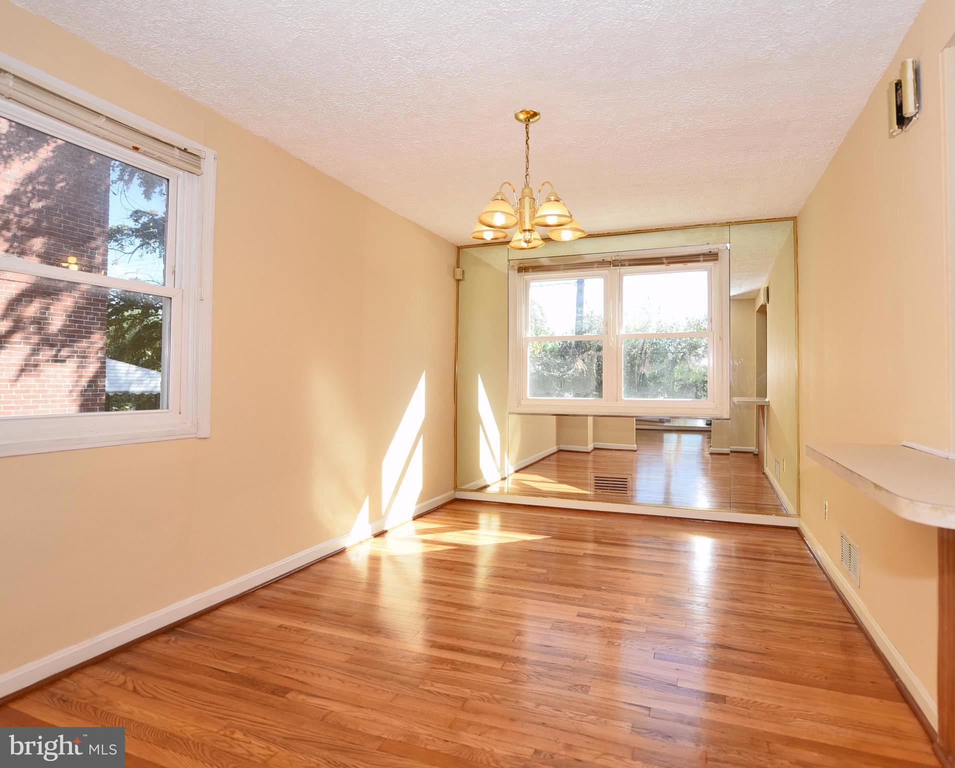 917 Coleridge Road Baltimore, MD 21229 - Photo 9 of 29 Dining Room