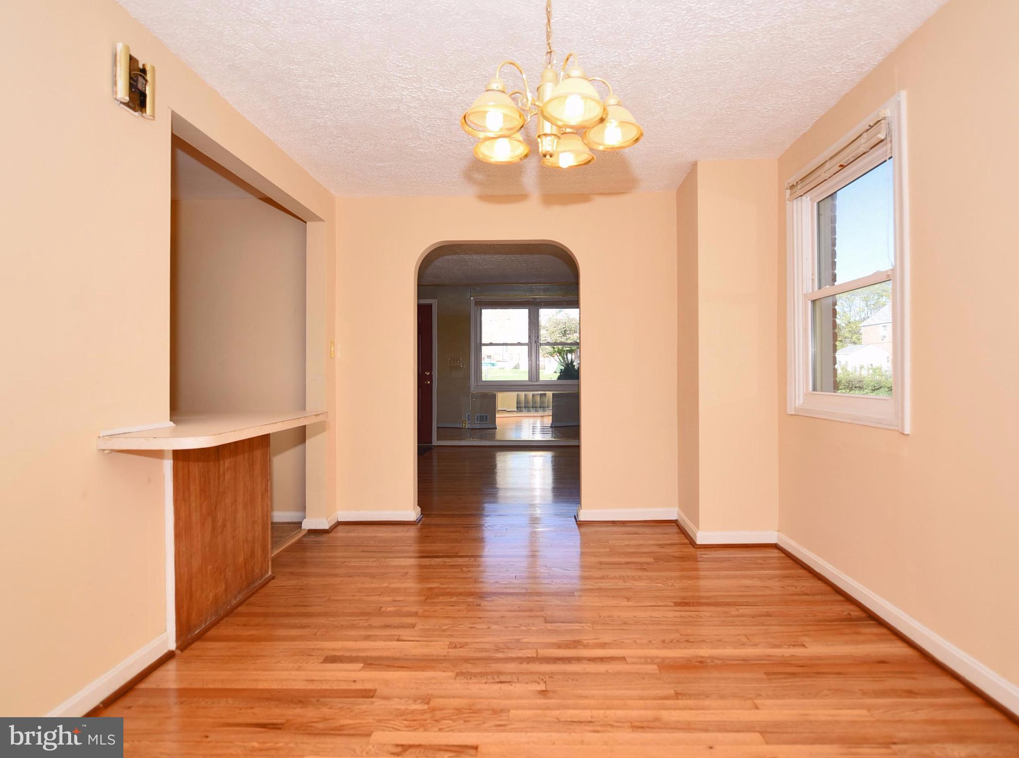 917 Coleridge Road Baltimore, MD 21229 - Photo 10 of 29 Dining Room