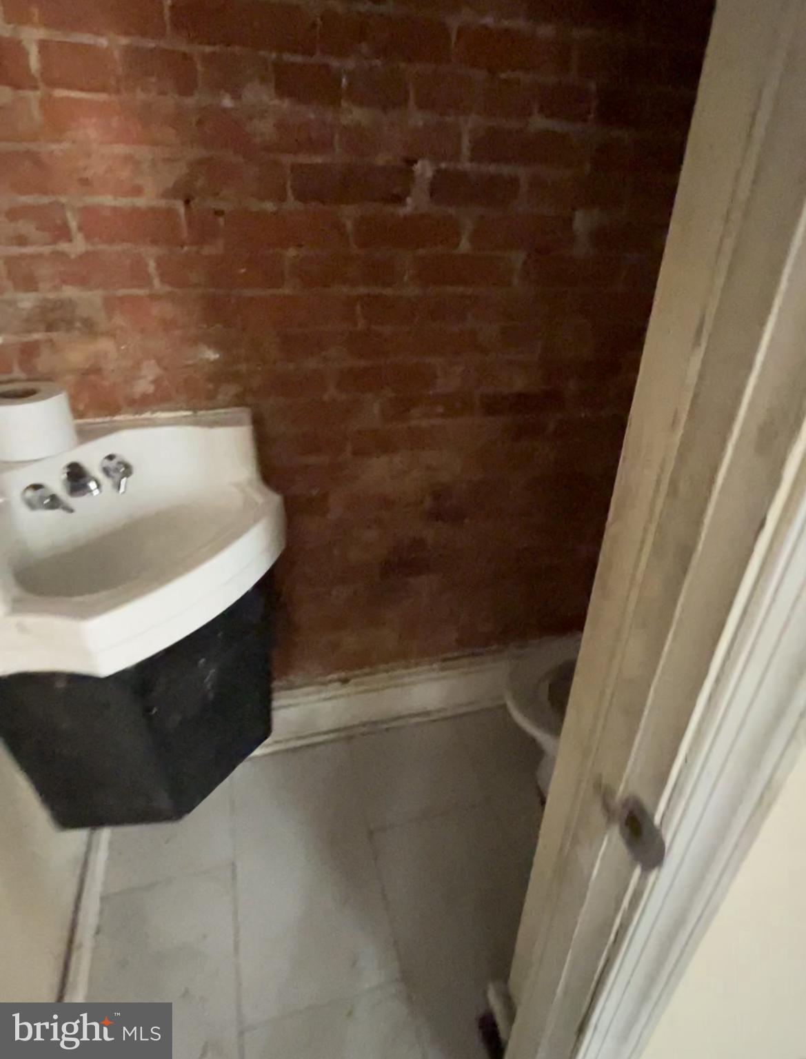 34 East 23rd Street Chester, PA 19013 - Photo 7 of 27