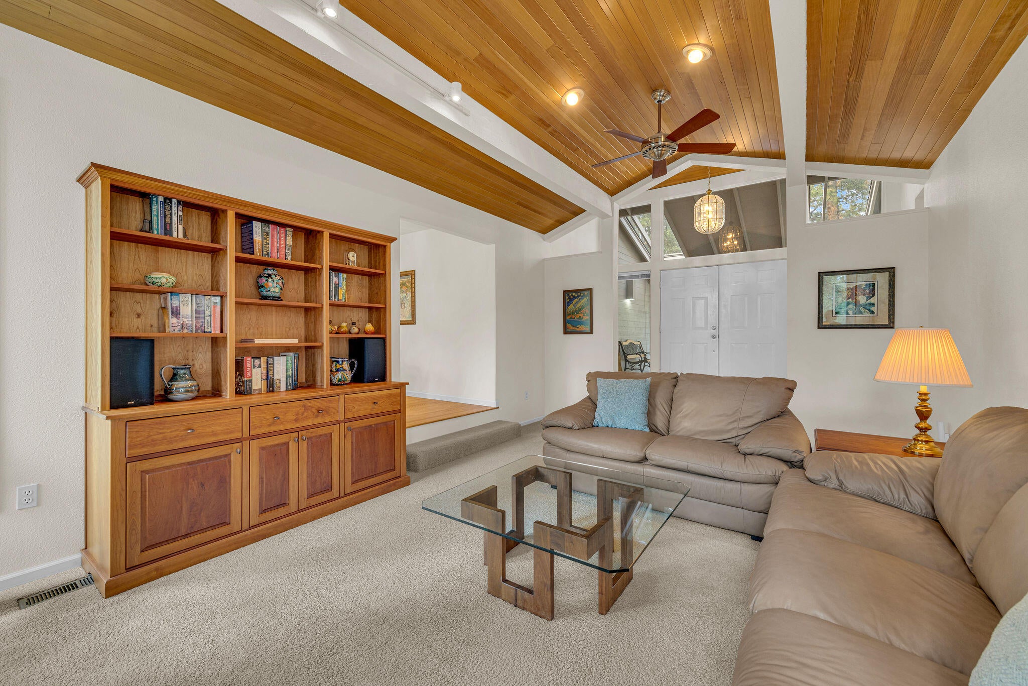 60142 West Ridgeview Drive Bend, OR 97702 - Photo 10 of 49 Living Room