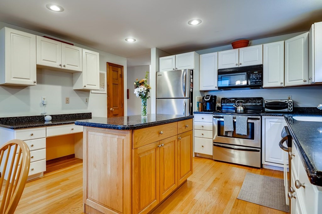42 Varley Road Marlborough, MA 01752 - Photo 5 of 34 Gallery Image 5