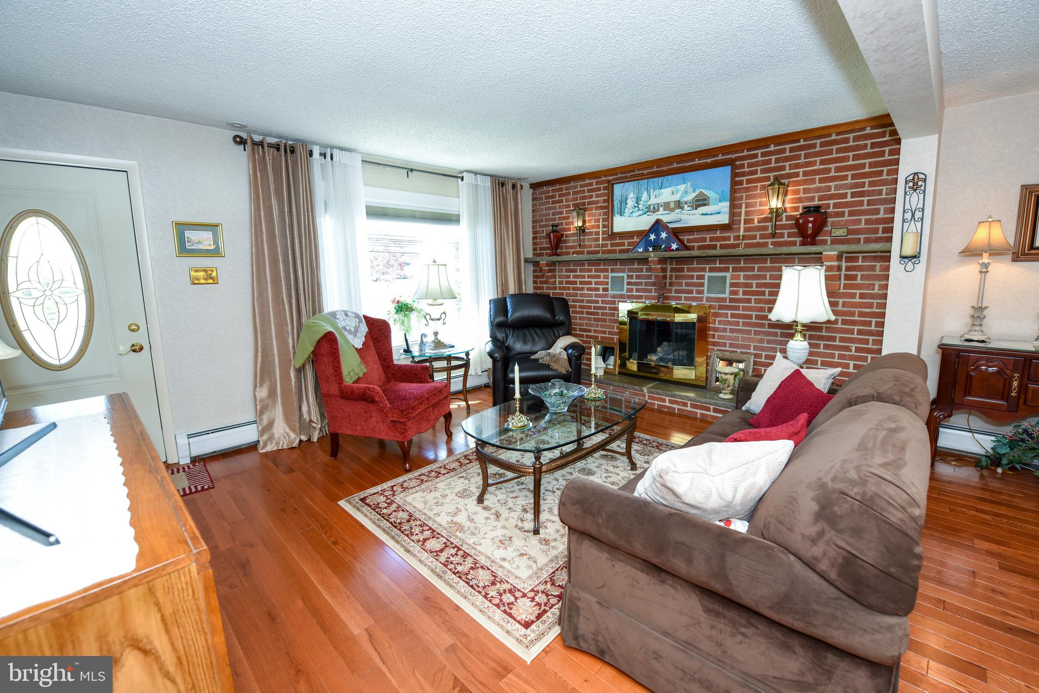 359 Durham Road Langhorne, PA 19047 - Photo 2 of 33 living room