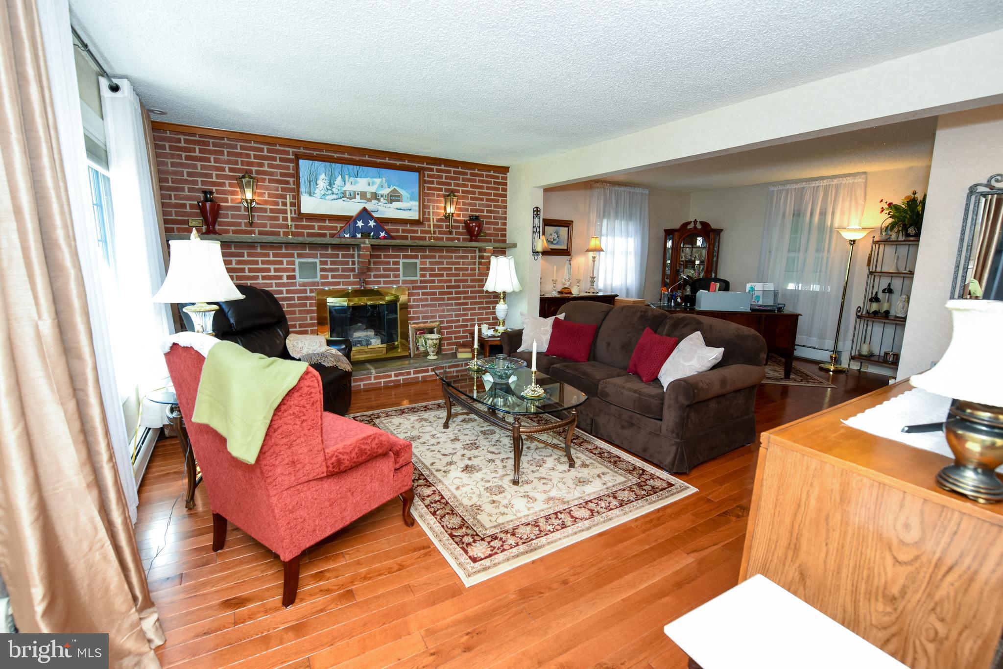 359 Durham Road Langhorne, PA 19047 - Photo 3 of 33 living room