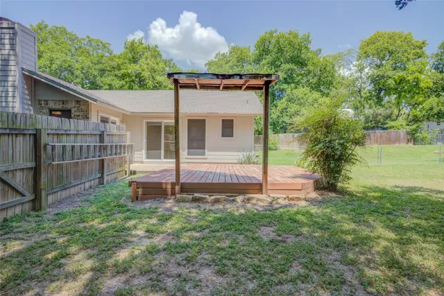 a view front of house with a yard