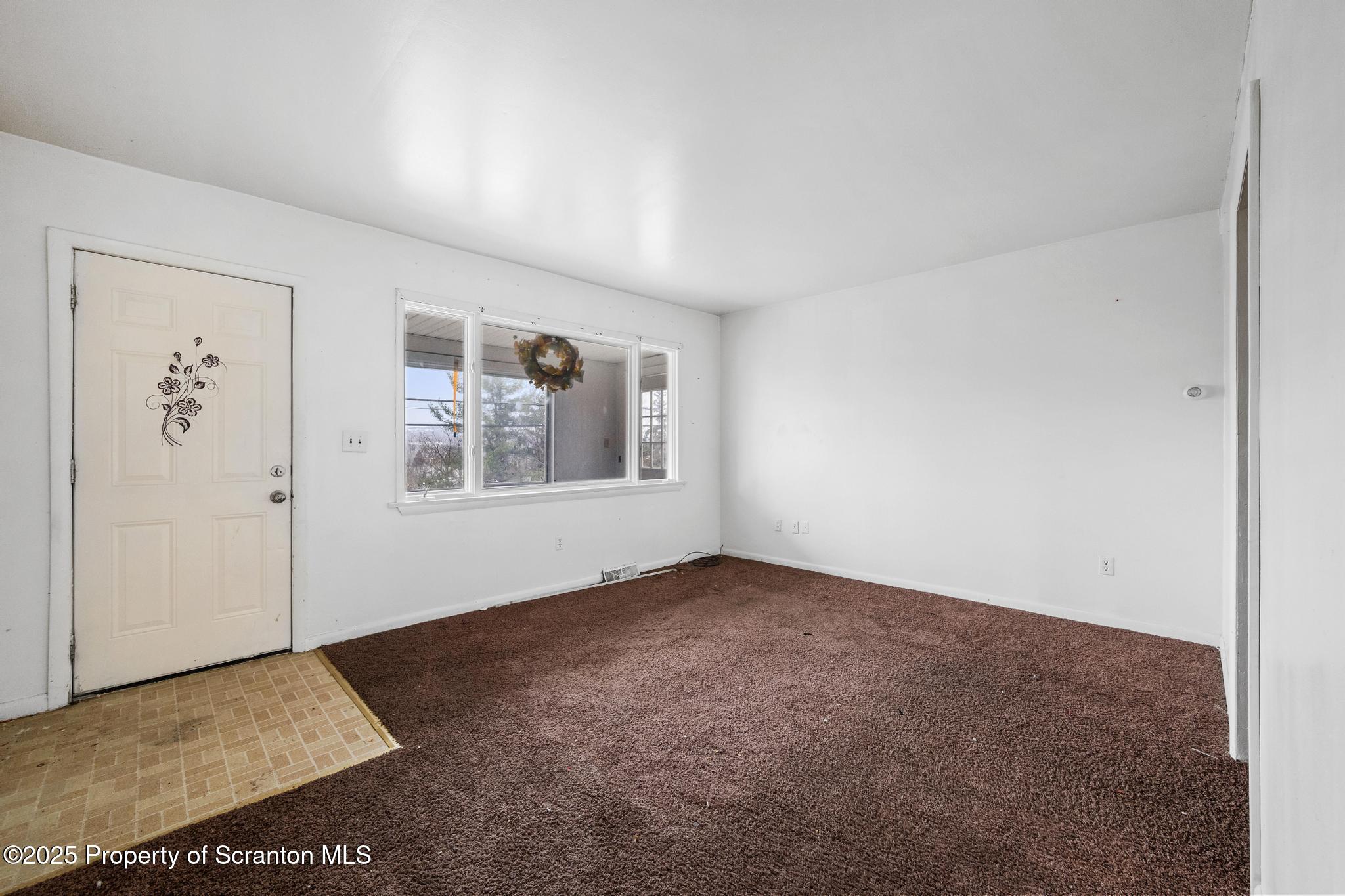 729 Moltke Avenue Scranton, PA 18505 - Photo 20 of 43 an empty room with windows and closet