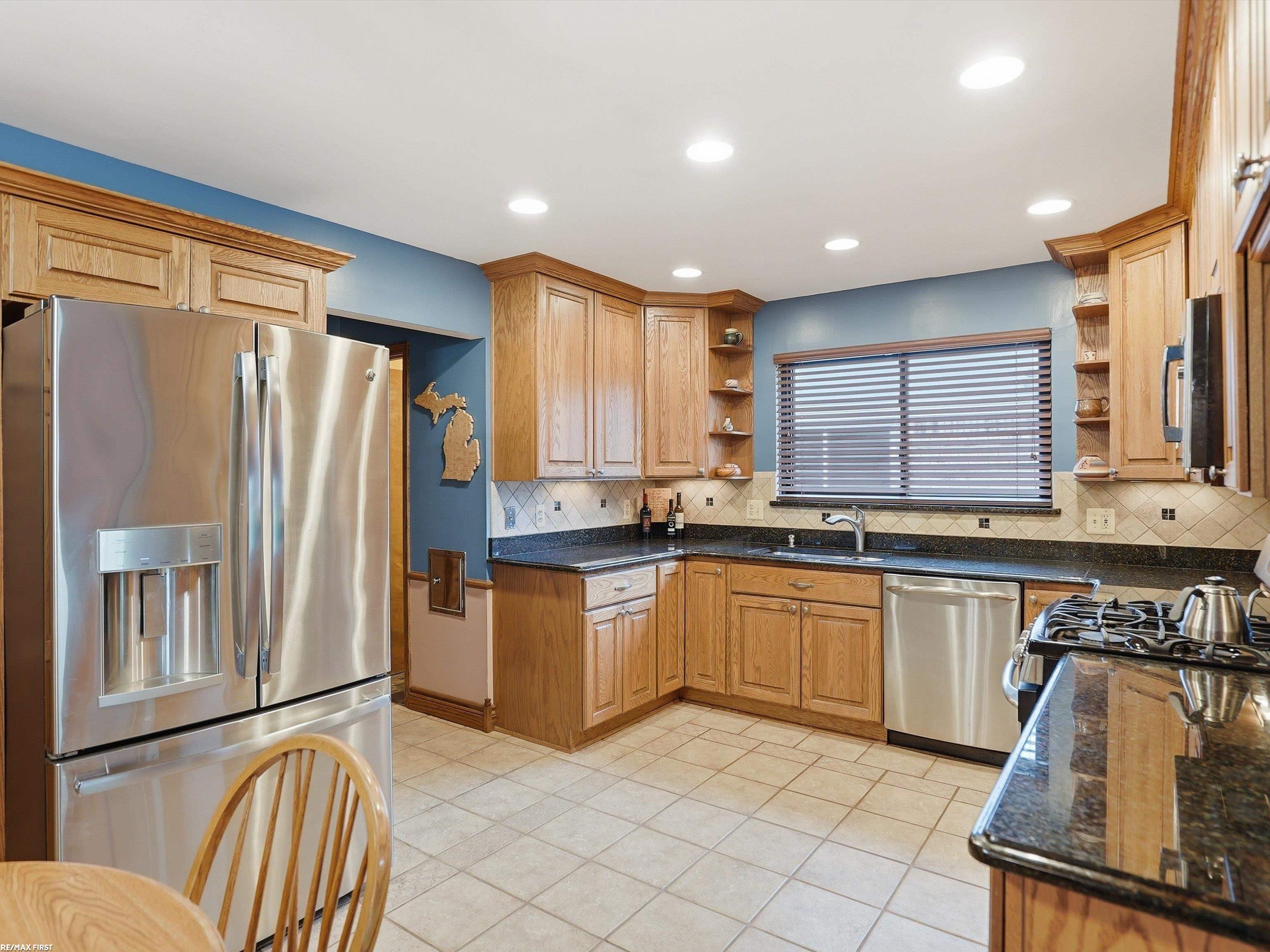 47431 Kathleen Road Macomb, MI 48044 - Photo 11 of 50