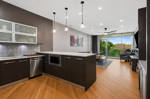 $715,000 | 2242 West Chicago Avenue, Unit 301, Chicago, IL 60622