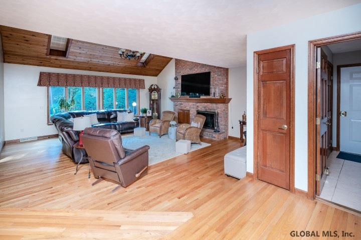 124 Maxwell Road Colonie, NY 12110 - Photo 18 of 50 Photo 18