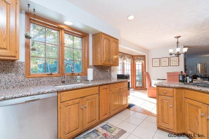 124 Maxwell Road Colonie, NY 12110 - Photo 10 of 50 Photo 10