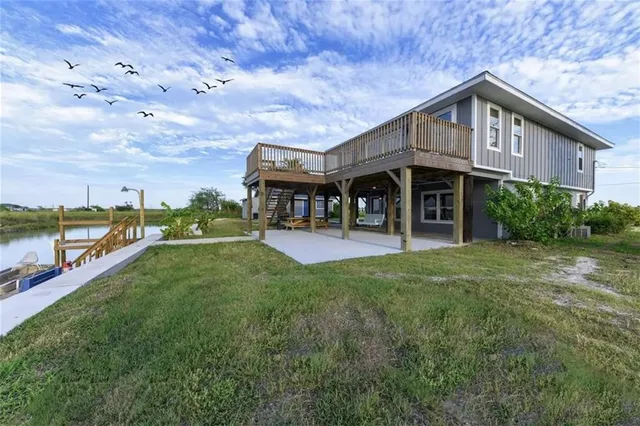 $549,000 | 356 East Sagebrush Drive, Rockport, TX 78382