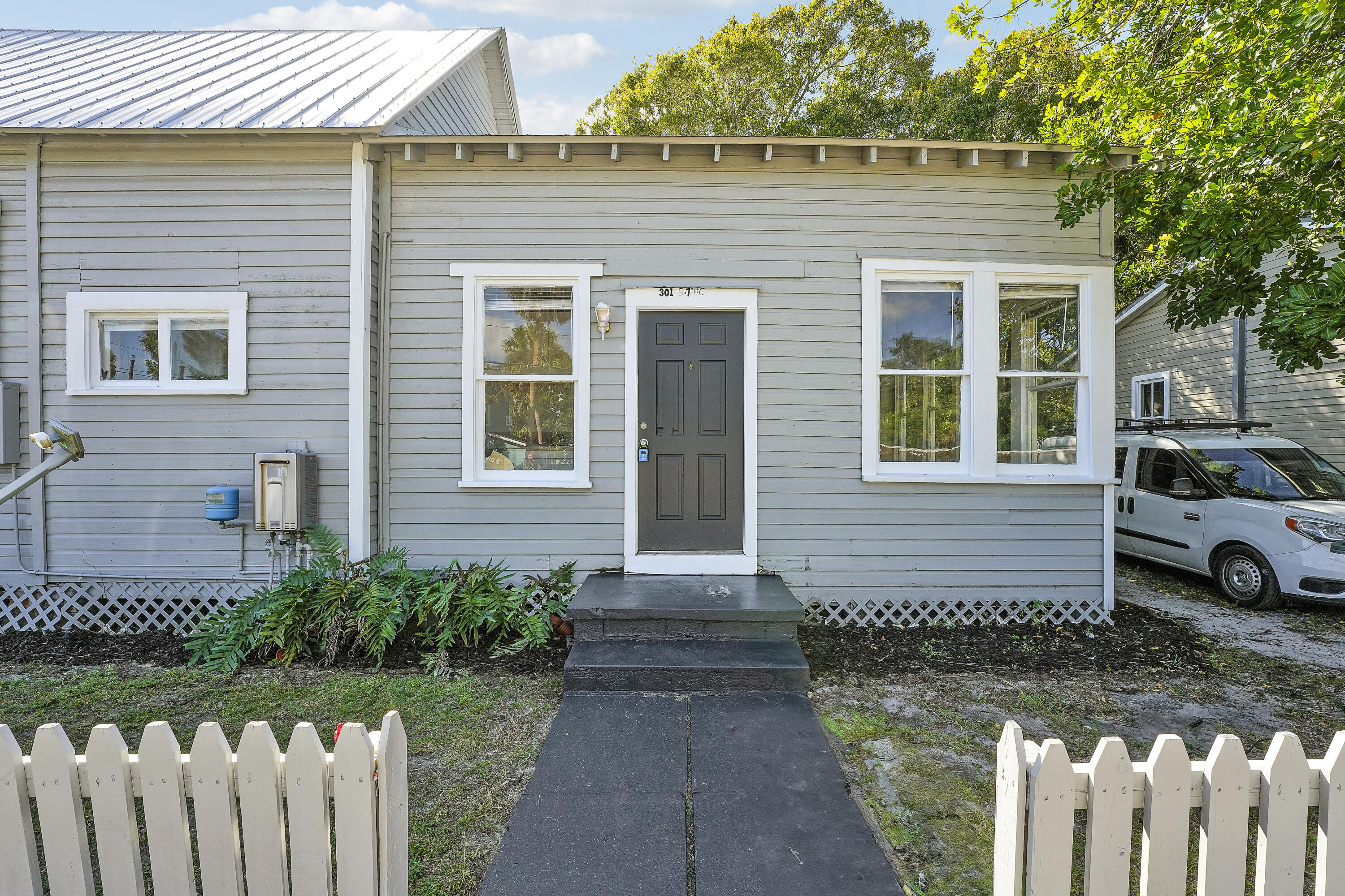 301 South 7th Street Fort Pierce, FL 34950 - Photo 15 of 15 a front view of a house with a garden