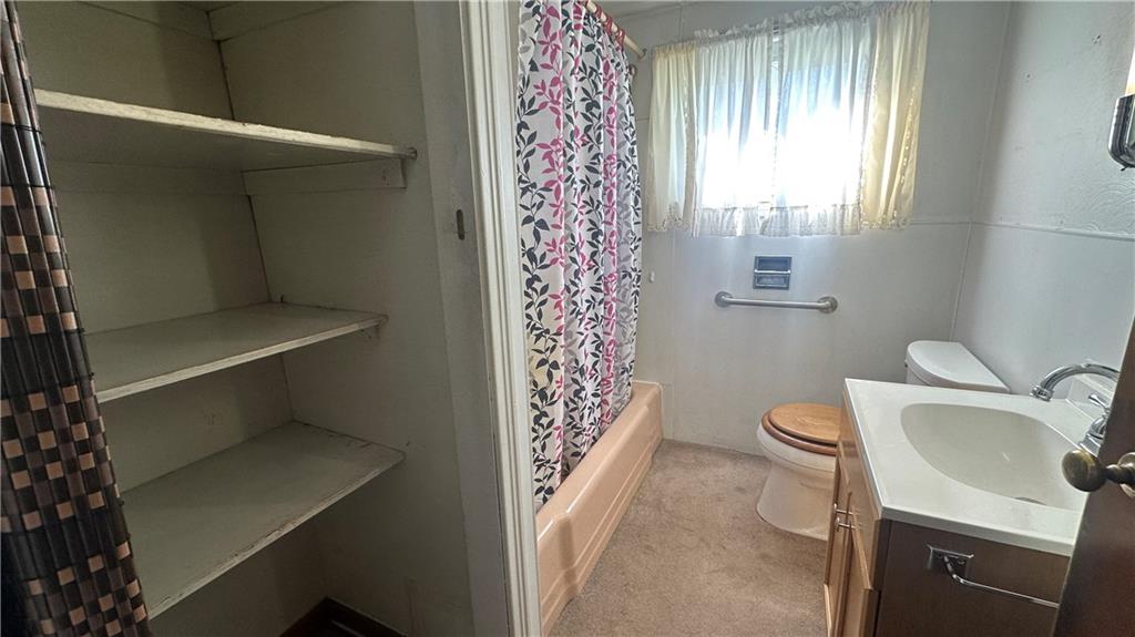 708 Lardintown Road Tarentum, PA 15084 - Photo 34 of 47 Full bathroom with closet.