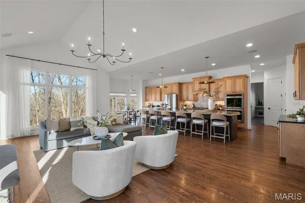 $2,500,000 | 1401 Fox Hill Farms Court, Chesterfield, MO 63005