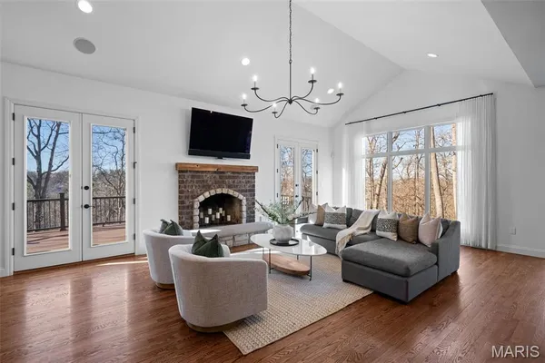 $2,500,000 | 1401 Fox Hill Farms Court, Chesterfield, MO 63005