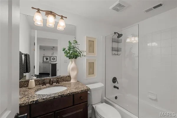 $2,500,000 | 1401 Fox Hill Farms Court, Chesterfield, MO 63005