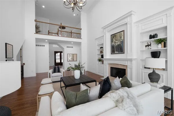 $2,500,000 | 1401 Fox Hill Farms Court, Chesterfield, MO 63005