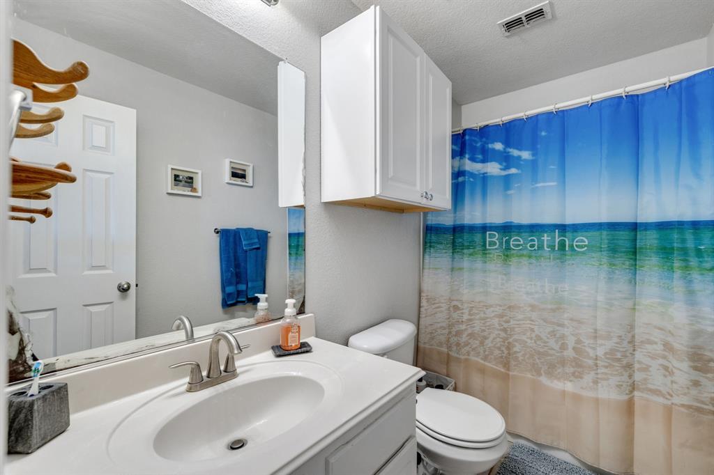 4029 Bridge Water Road Heartland, TX 75126 - Photo 33 of 39 Upstairs Full Bath