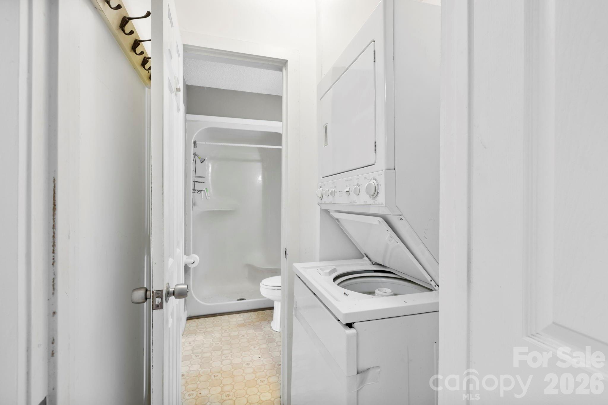 186 Greentree Lane Canton, NC 28716 - Photo 23 of 32 a bathroom with a sink toilet and shower
