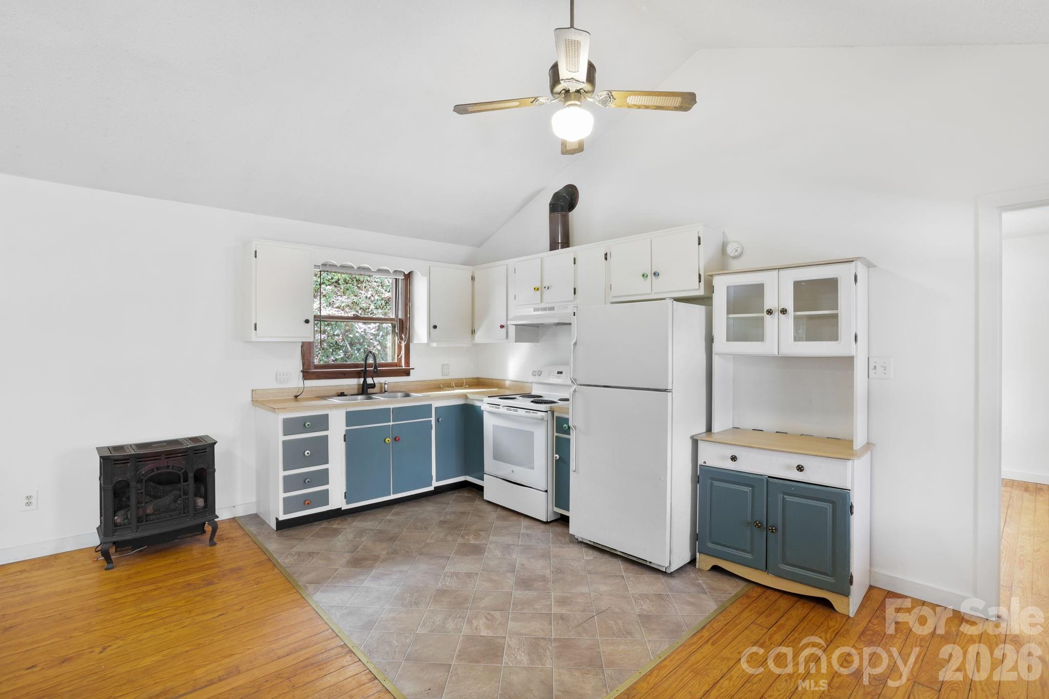 186 Greentree Lane Canton, NC 28716 - Photo 7 of 32 a kitchen with a white cabinets and white appliances