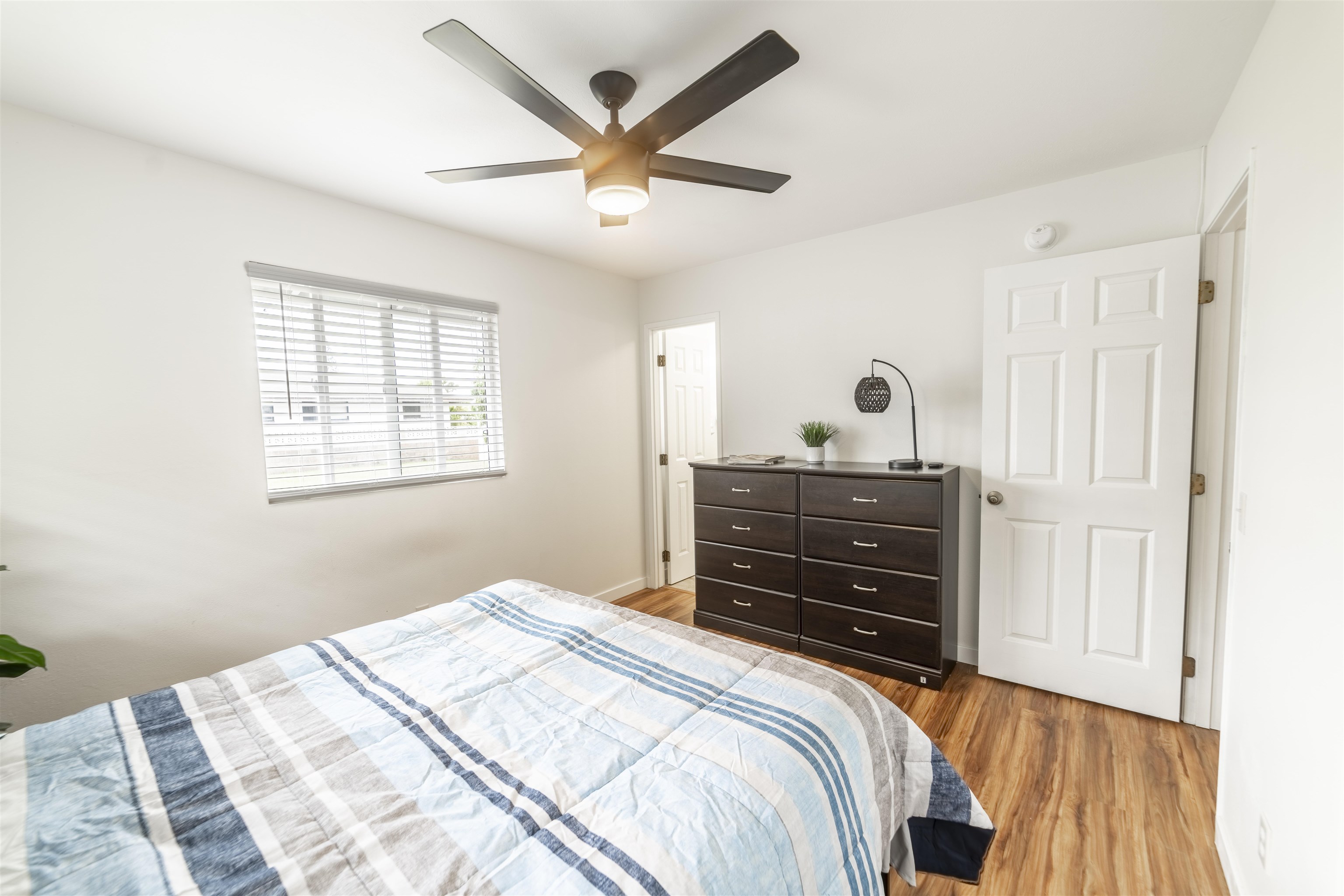5332 Lower Honoapiilani Road Lahaina, HI 96761 - Photo 13 of 36 Primary Bedroom