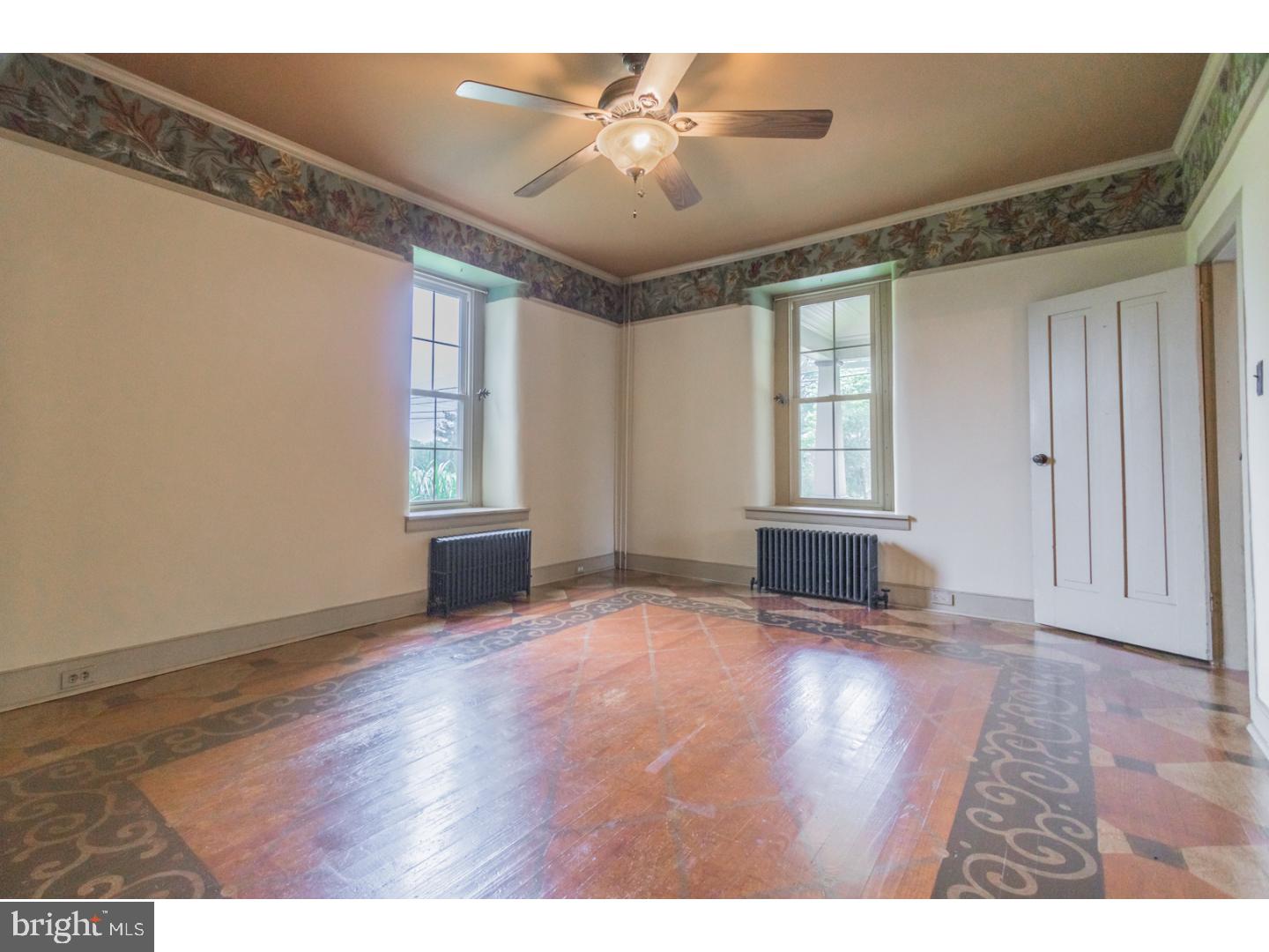 2731 Upper Ridge Road Pennsburg, PA 18073 - Photo 14 of 25 Living Room
