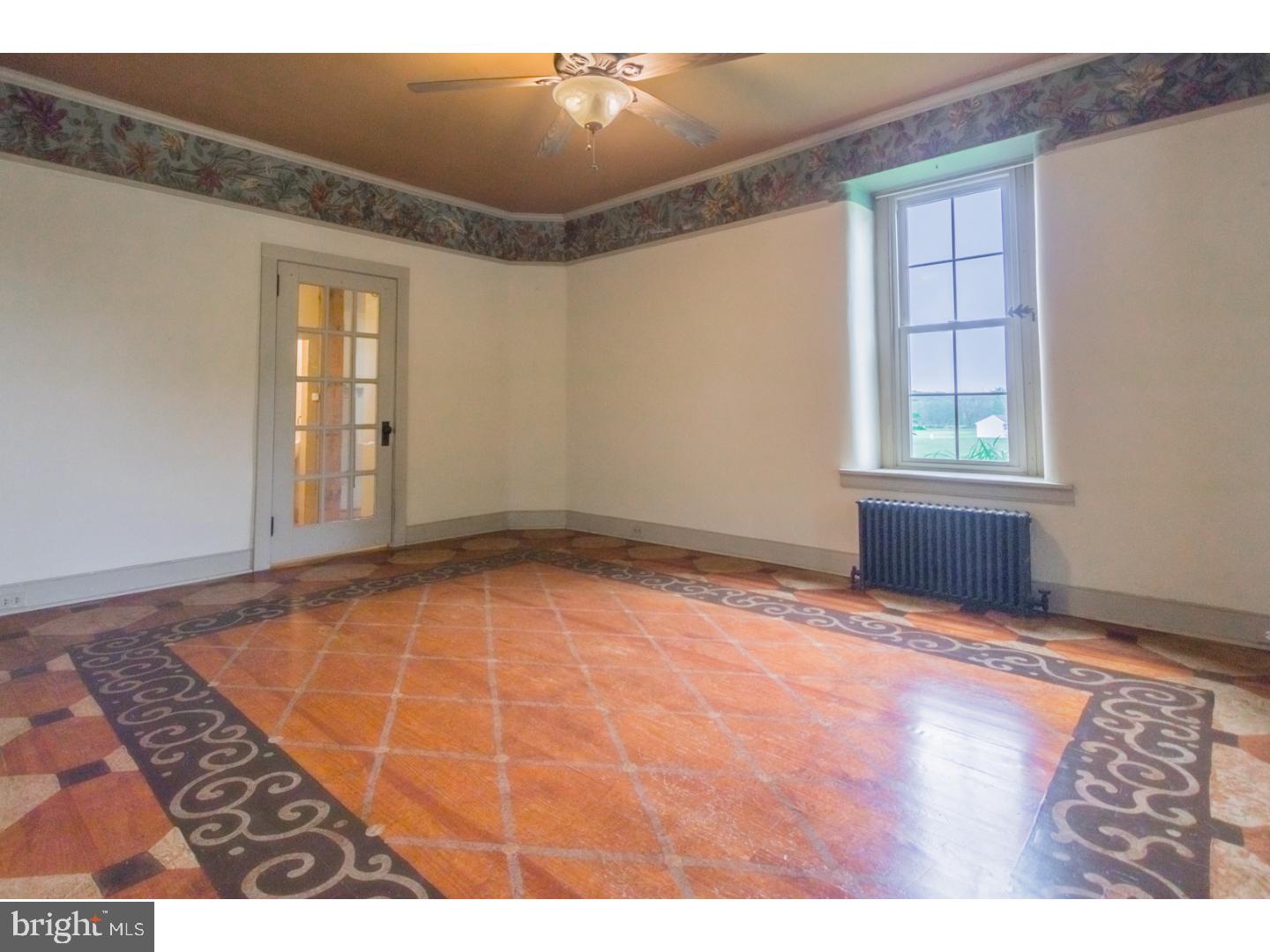 2731 Upper Ridge Road Pennsburg, PA 18073 - Photo 15 of 25 Living Room
