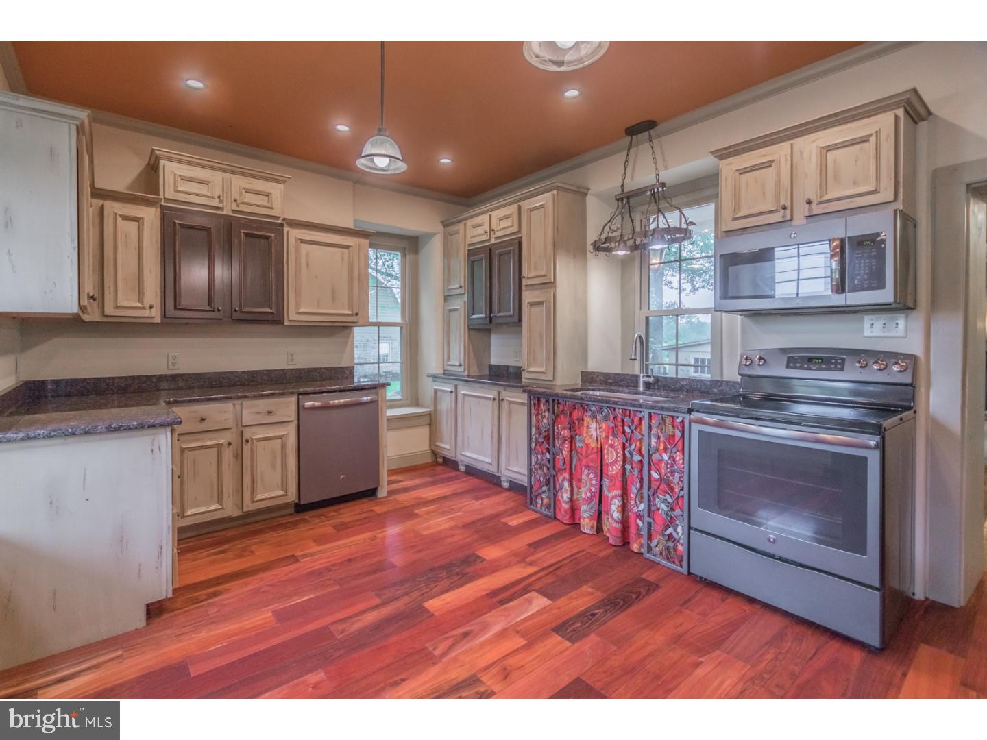 2731 Upper Ridge Road Pennsburg, PA 18073 - Photo 5 of 25 Kitchen