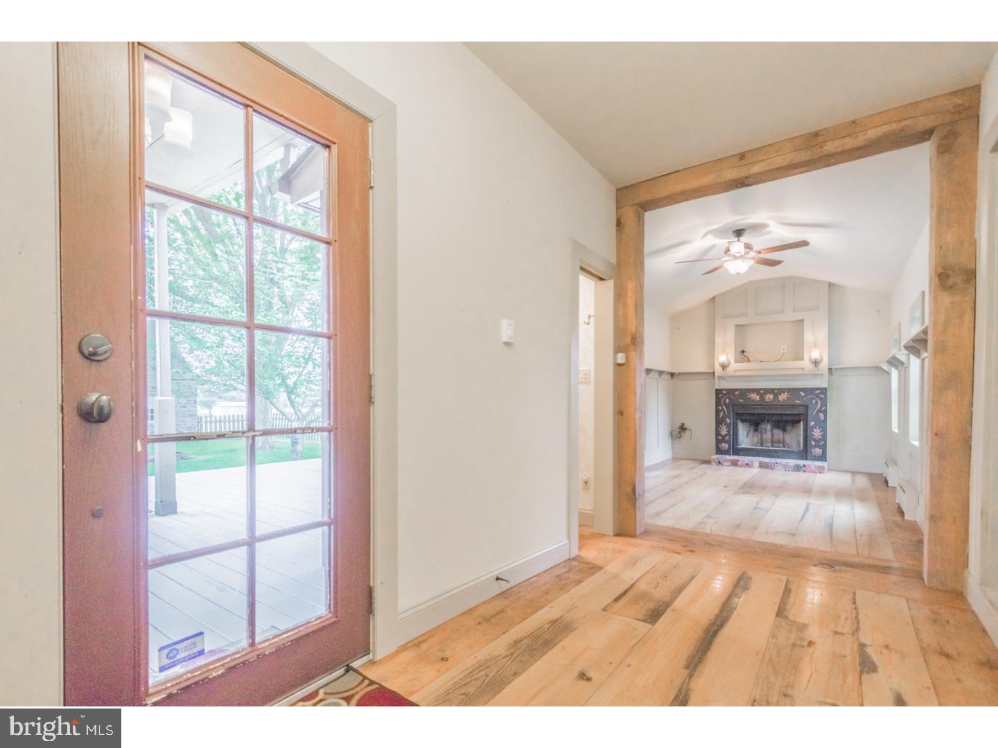 2731 Upper Ridge Road Pennsburg, PA 18073 - Photo 10 of 25 Foyer