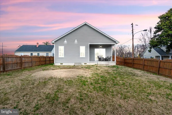 $2,750 | 140 Ridgeway Street, Fredericksburg, VA 22401