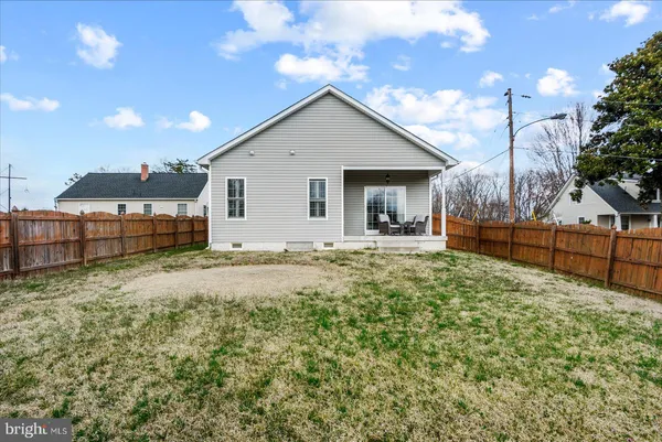 $2,750 | 140 Ridgeway Street, Fredericksburg, VA 22401