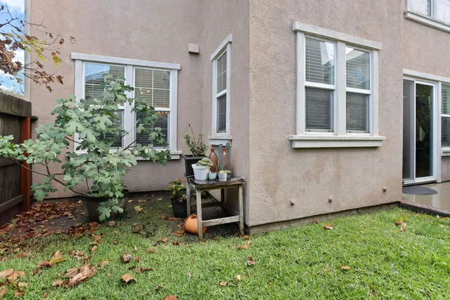 a view of an house with backyard space and garden