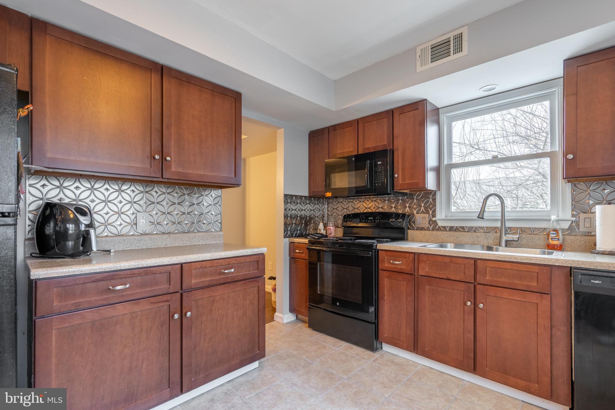 1291 Fox Run Reading, PA 19606 - Photo 9 of 34 Gallery Image 9
