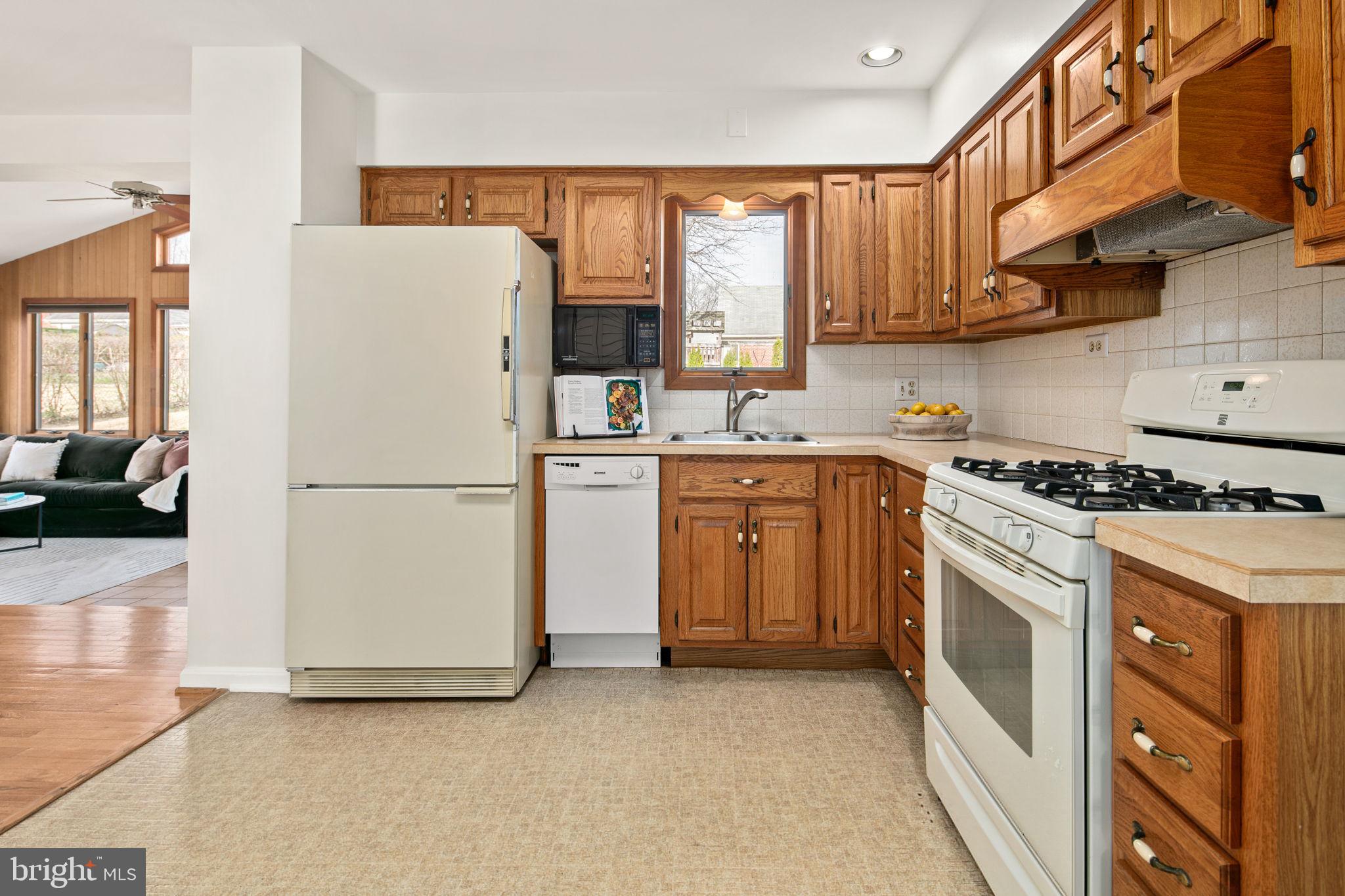 5918 Augusta Drive Springfield, VA 22150 - Photo 20 of 45 Kitchen