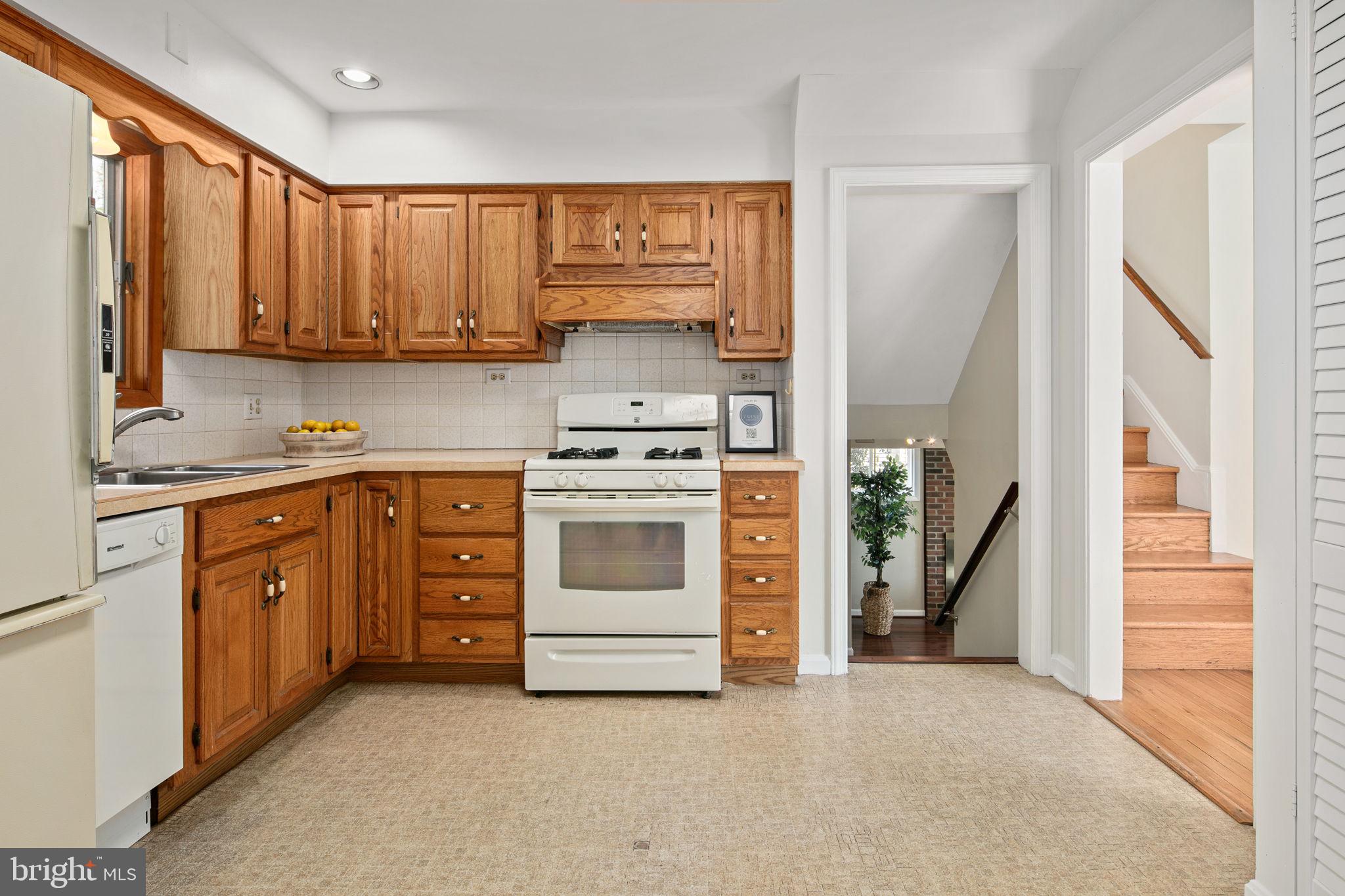 5918 Augusta Drive Springfield, VA 22150 - Photo 22 of 45 Kitchen