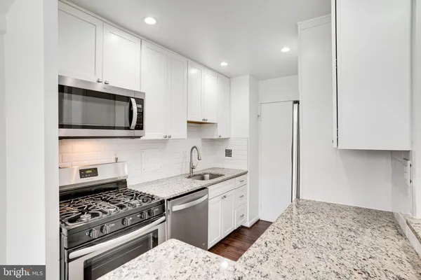 $2,100 | 6621 Wakefield Drive, Unit 510, Alexandria, VA 22307